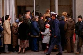 Peste 48% dintre români cred că se trăia mai bine în comunism - Sondaj INSCOP