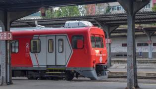 Șefii CFR își taie indemnizațiile, angajații trec la program redus. Ministrul Transporturilor: Un gest necesar