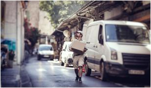 Schema ilegală pusă la cale de un român în Italia. A fost prins din cauza aglomeraţiei dintr-o parcare