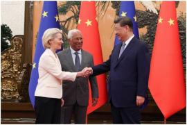 Ursula von der Leyen, Xi Jinping și Antonio Costa la summitul de la Beijing, 24 iulie 2025