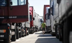 Șoferii de TIR au interzis până sâmbătă seară pe drumuri din 15 județe. Anunțul CNAIR
