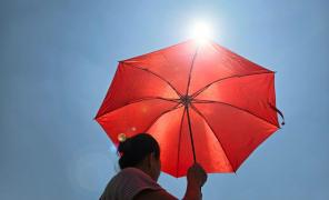 Codul roşu de caniculă, prelungit duminică în Bucureşti şi 5 judeţe. Căldură extremă până luni dimineaţă