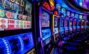 CNA vrea ca vedetelor să le fie interzisă aparaţia in reclamele pentru jocurile de noroc