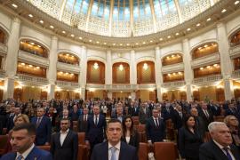 Şedinţa comună a Parlamentului pentru asumarea răspunderii Guvernului pe primul pachet de măsuri fiscale, luni