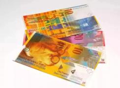 Leul românesc pierde teren masiv în raport cu francul elveţian