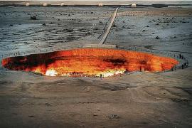 "Poarta către Iad" se închide după aproape 50 de ani. Cum a apărut craterul de foc din deşertul Karakum