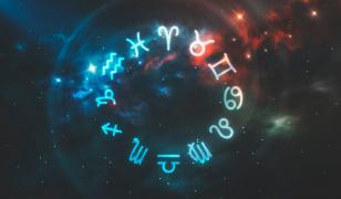 Horoscop 13 august 2025. Zodia pusă în faţa unei alegeri care îi va schimba viaţa