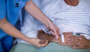 Revolta unei asistente medicale: Nu ai tras fermoarul la un sac de cadavre, nu poţi să decizi ce salariu am eu