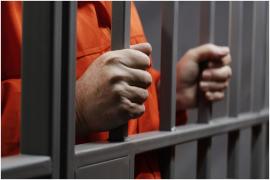 Un deținut și-a scos ochii cu mâinile, ca să evite execuția. Era condamnat pentru că și-a ucis soția și copiii