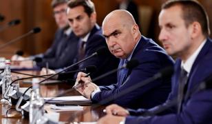 Bolojan, pentru Bloomberg: Riscul de incapacitate de plată e foarte mare după ani de deficite ridicate