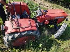 Un bărbat a murit, după ce s-a răsturnat cu tractorul, în Neamţ