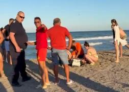 Un turist din Vâlcea s-a înecat la Saturn. Este al patrulea mort pe litoral din minivacanţa de Sf. Maria