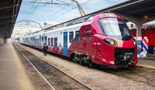 România riscă să piardă contractul pentru 37 de trenuri electrice noi din cauza întârzierilor şi penalităţilor