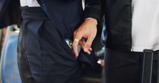 Un bărbat din Cluj a furat un telefon şi s-a folosit de aplicaţia bancară. Prejudiciul: 270.000 de lei