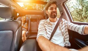 Un francez şi-a uitat copiii într-o benzinărie din Italia. Conducea liniştit, când a fost sunat de poliţişti