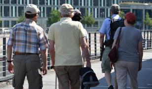 Țara europeană care vrea să-i țină pe oameni mai mult la muncă