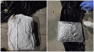 Colet cu surprize: un tânăr de 24 de ani, prins în Bucureşti cu 1,8 kg de canabis, "suvenir" din Spania