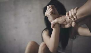 Ordin de restricţie pentru un poliţist din Mureş care obişnuia să îşi bată iubita