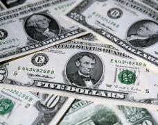 Leul românesc pierde teren important în raport cu dolarul american