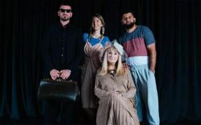 Piesa de teatru "O moştenire şi doi nepoţi" se joacă joi, 28 august, la Teatrul Roşu din Bucureşti