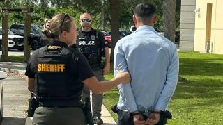 Un român, prins cu bijuterii de 400.000 de dolari ascunse într-o jucărie de pluș, în SUA