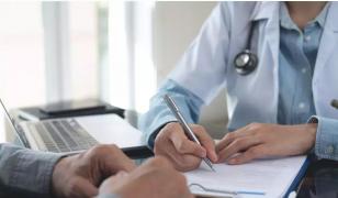 Medicii specialişti ameninţă cu proteste. Pacienţii ar putea să nu mai beneficieze de servicii gratuite