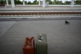 O femeie a uitat o geantă de bani pe peronul unei gări din Buzău. Ce s-a întâmplat imediat ce a urcat în tren