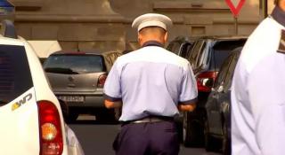 Un copil de 13 ani din Roman a provocat un accident rutier, după ce a a furat maşina tatălui său