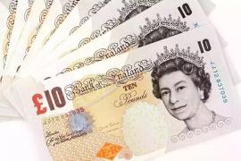 Leul românesc pierde teren masiv în raport cu lira sterlină