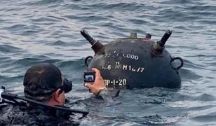 Mină marină adusă de curenţi aproape de plaja de la Vadu. A fost distrusă în Poligonul Capu Midia