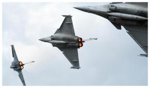 Franţa mobilizează trei avioane de vânătoare Rafale pentru a contribui la protejarea spaţiului aerian polonez
