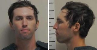 Asasinul lui Kirk, prins după 33 de ore. A fost predat de un prieten de familie. Mesajele scrise pe gloanţe