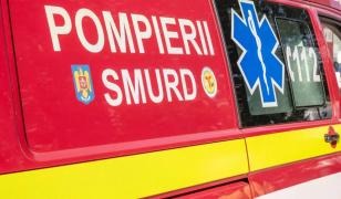 Un mort şi 5 răniţi într-un accident rutier, în Tulcea. Maşina în care se aflau s-a înfipt într-un cap de pod