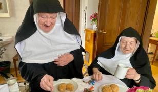 Trei măicuțe austriece, trecute de 80 de ani, au fugit din azil și s-au întors la vechea lor mănăstire