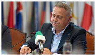 Ministrul Agriculturii răspunde întrebărilor jurnaliştilor, în cadrul unei conferinţe de presă la sediul Ministerului