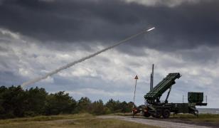 SUA au aprobat un pachet de ajutor cu arme pentru Ucraina, care va fi plătit de aliații europeni din NATO