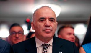 Garry Kasparov îl acuză pe Nicușor Dan că "legitimează" atacurile Rusiei asupra civililor ucraineni