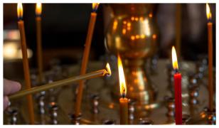 Lumânări aprinse