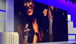 Meta şi-a lansat primii ochelari inteligenți cu ecran integrat: "Te menţin conectat la lumea din jurul tău"