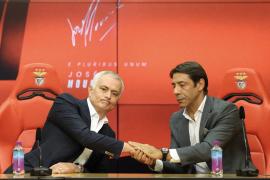 Jose Mourinho, alături de legendarul Rui Costa, actualul preşedinte al Benficăi