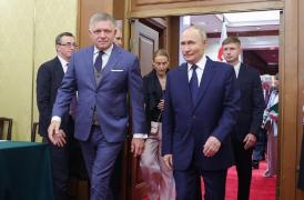 Întâlnire Putin-Fico. Singurul lider european care sfidează UE: "Suntem ca broasca pe fundul fântânii"