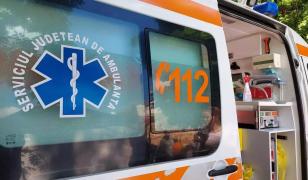 Pieton lovit de o maşină în Iaşi. Şoferul a intrat apoi într-un gard şi a ricoşat într-un alt autoturism