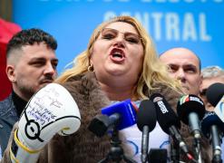 Diana Șoșoacă, urmărită penal. Parchetul General cere ridicarea imunității. Lista acuzaţiilor