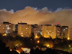Incendiu major în Pantelimon. Poluare de 7 ori peste limita admisă: "Degajări de fum, închideți ferestrele"
