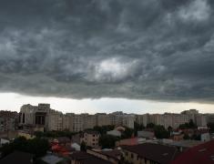 Vremea se schimbă în Capitală: scad temperaturile și apar ploi slabe