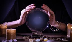 Cu "puteri magice", două femei au înșelat o tânără de 23 de ani. Prejudiciul ajunge la peste 51.000 de lei