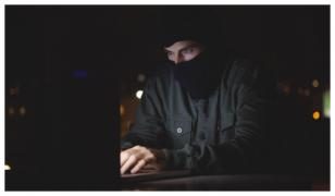 Un român, acuzat că face parte dintr-o reţea infracţională europeană. Prejudiciu de peste 100 milioane euro