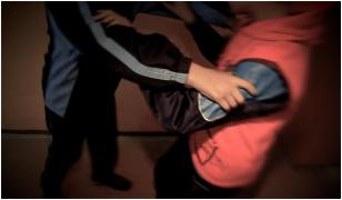 Elev de 16 ani rănit cu un briceag pe care îl avea asupra sa, în urma unei altercaţii cu un coleg