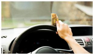 Un bărbat prins beat la volan şi cu permisul suspendat a încercat să mituiască poliţiştii să scape de pedeapsă