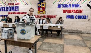 Rusia recunoaște cu greu înfrângerea din Moldova. TASS a anunţat iniţial că partidele pro-ruse au câştigat